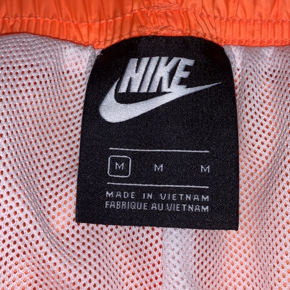 NWOT Women’s Nike Shorts - Picture 3 of 4